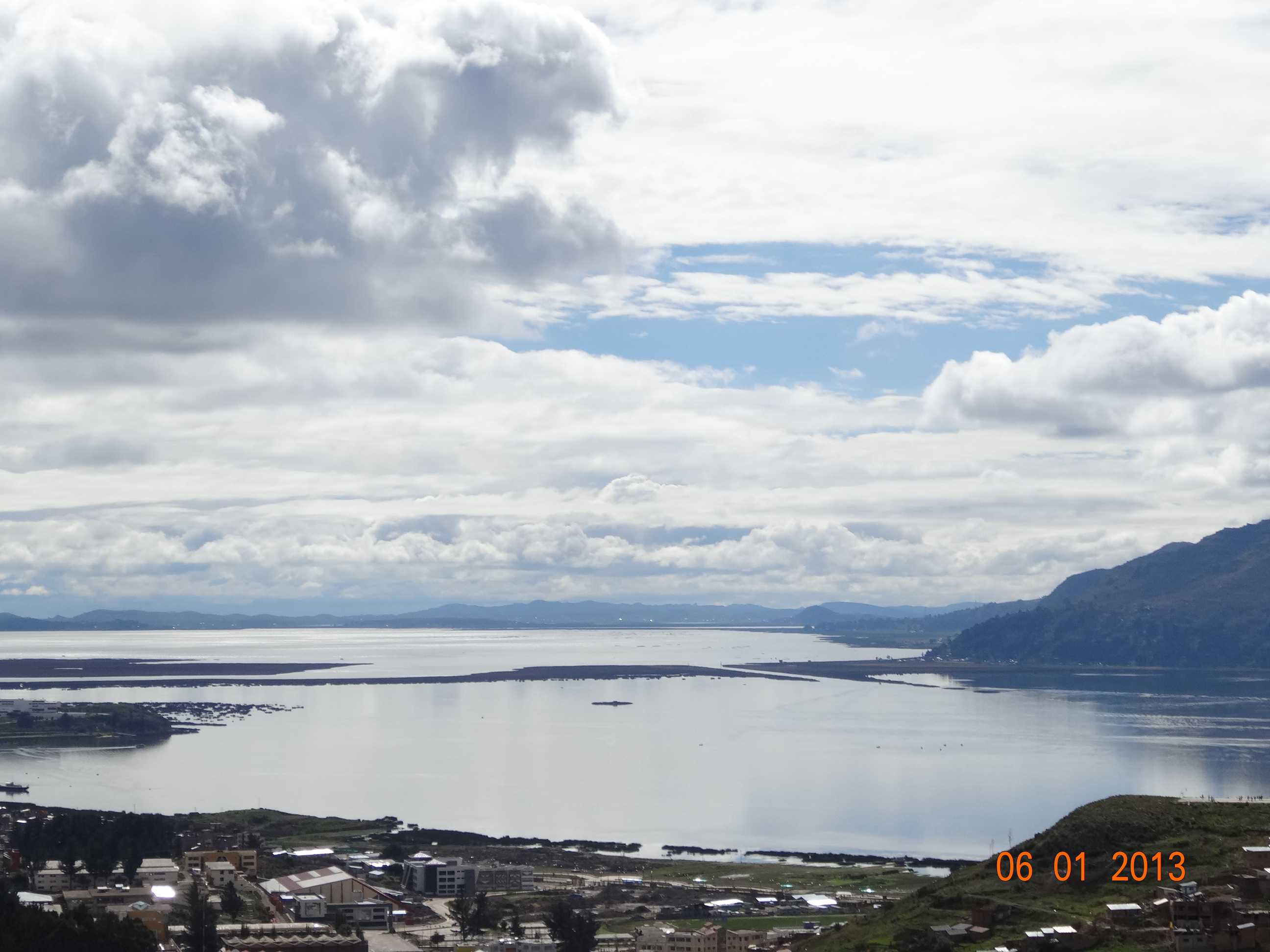 Lago Titicaca visto de cima na saida de Puno