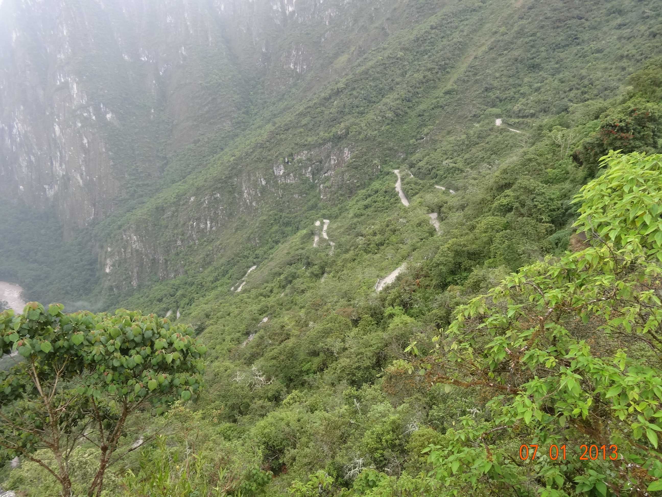 Estrada de acesso usada pelos microonibus