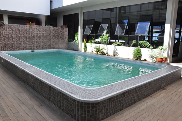 A piscina em manutenÃ§Ã£o