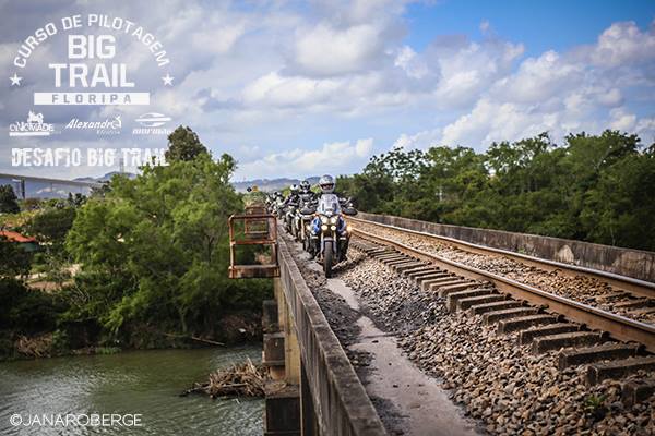 Na ponte do rio Tubarão, colocando a trilha no trilho...
