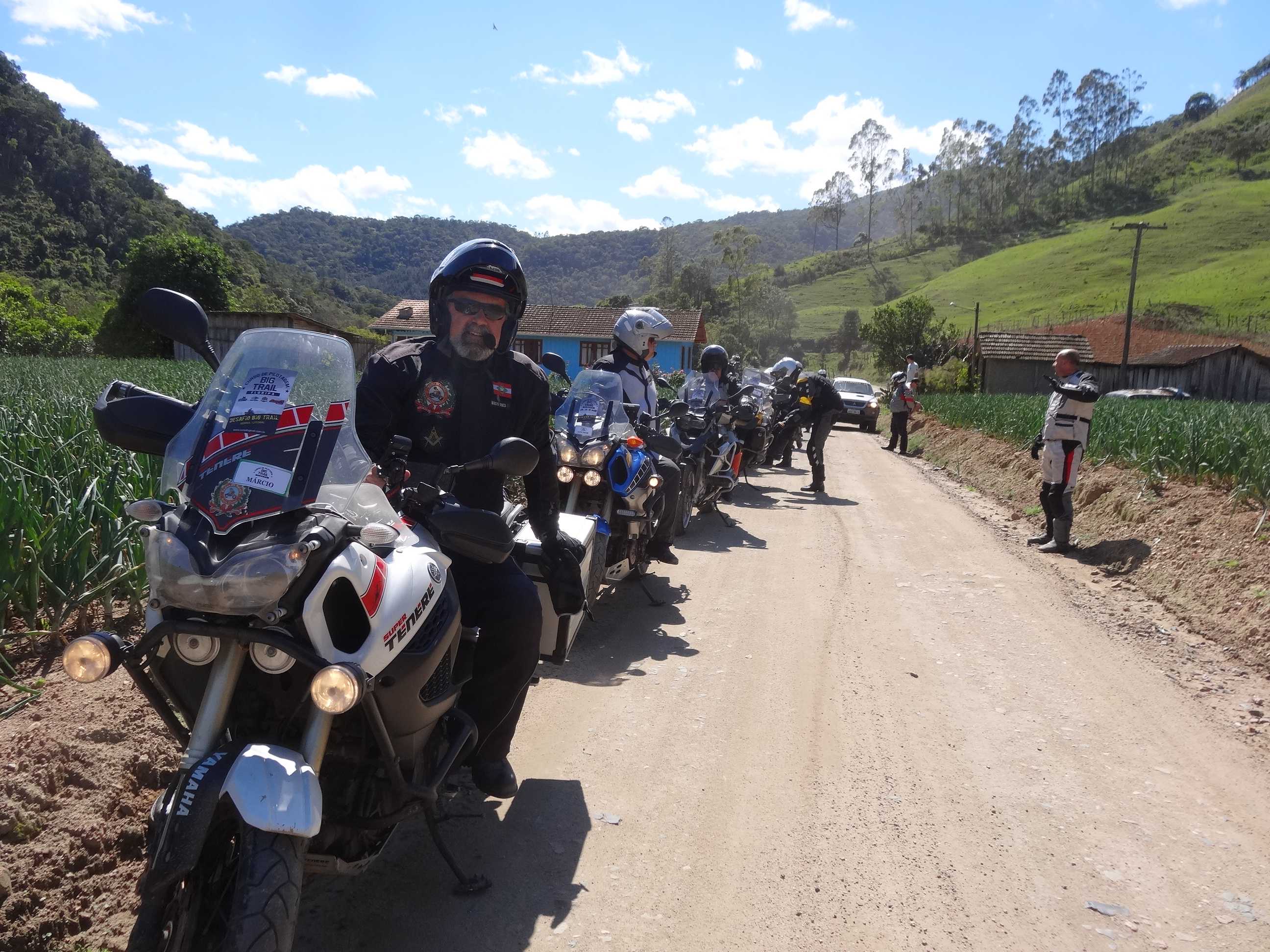 Vavá dando instruções com tempero acebolado...