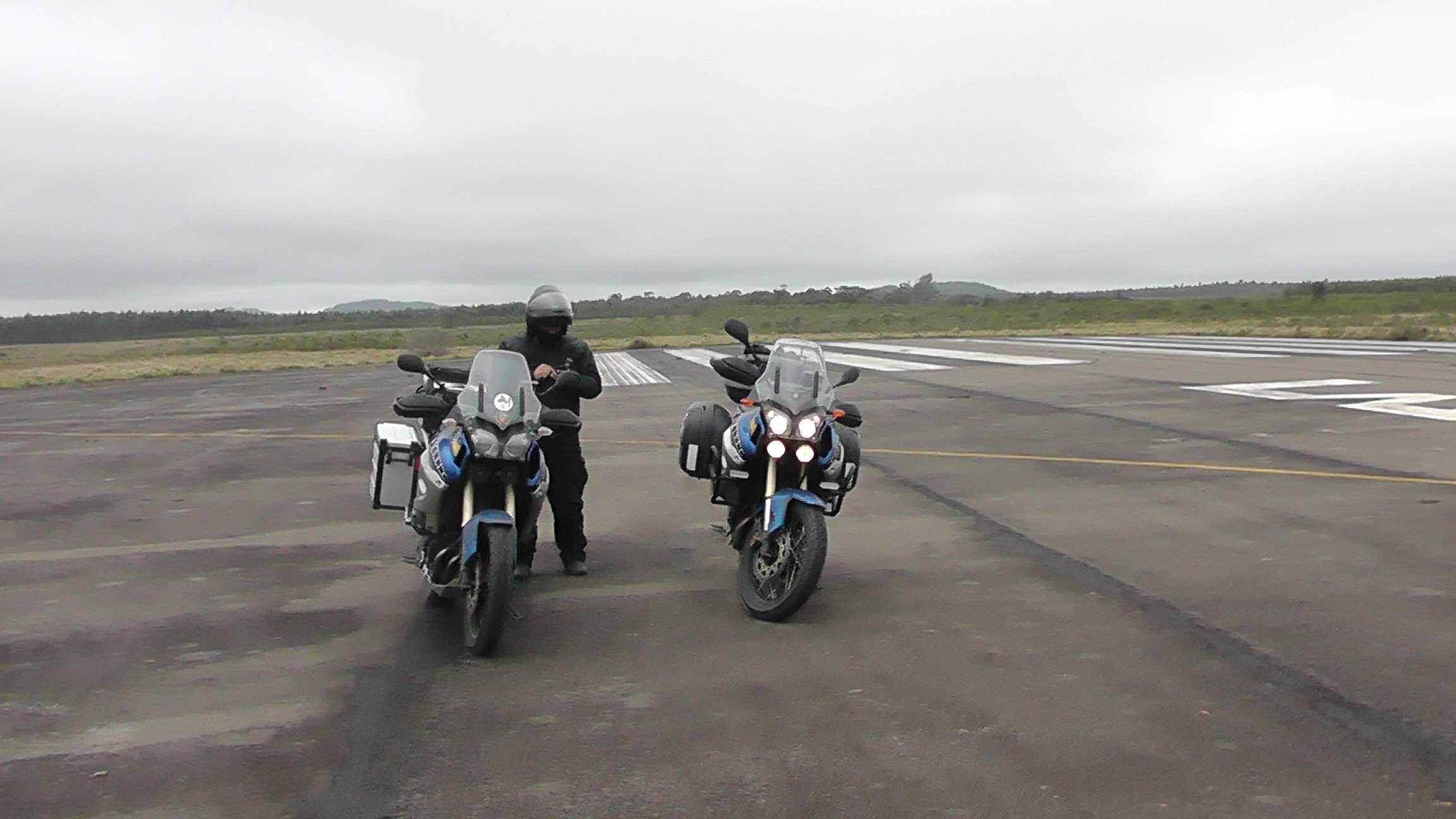 Meu amigo e companheiro de viagens - Marcio Sonza - Na cabeceira da pista 23...