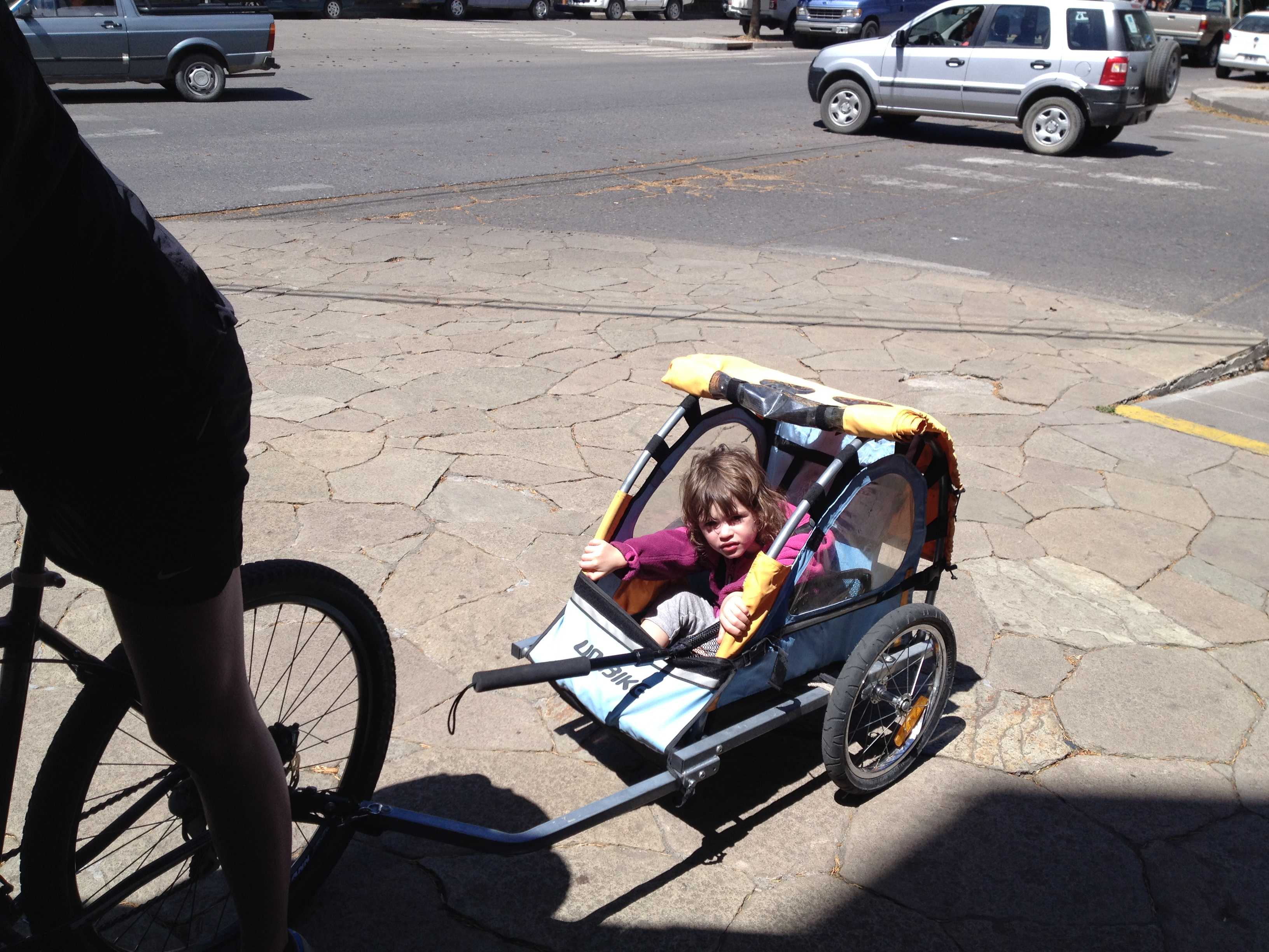 Solução interessante para carregar as crianças...