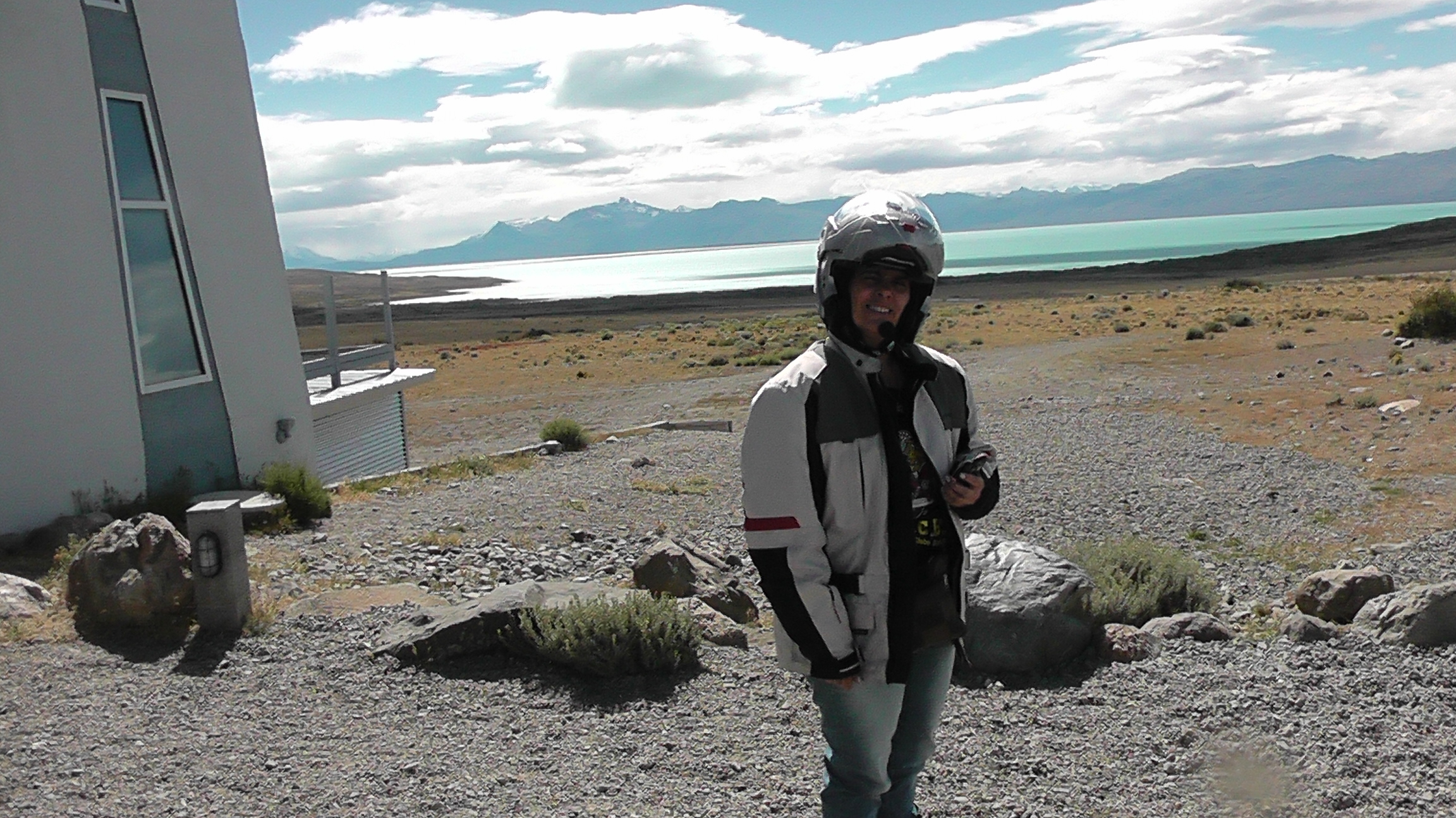 Dona SIlvana e o lago ao fundo