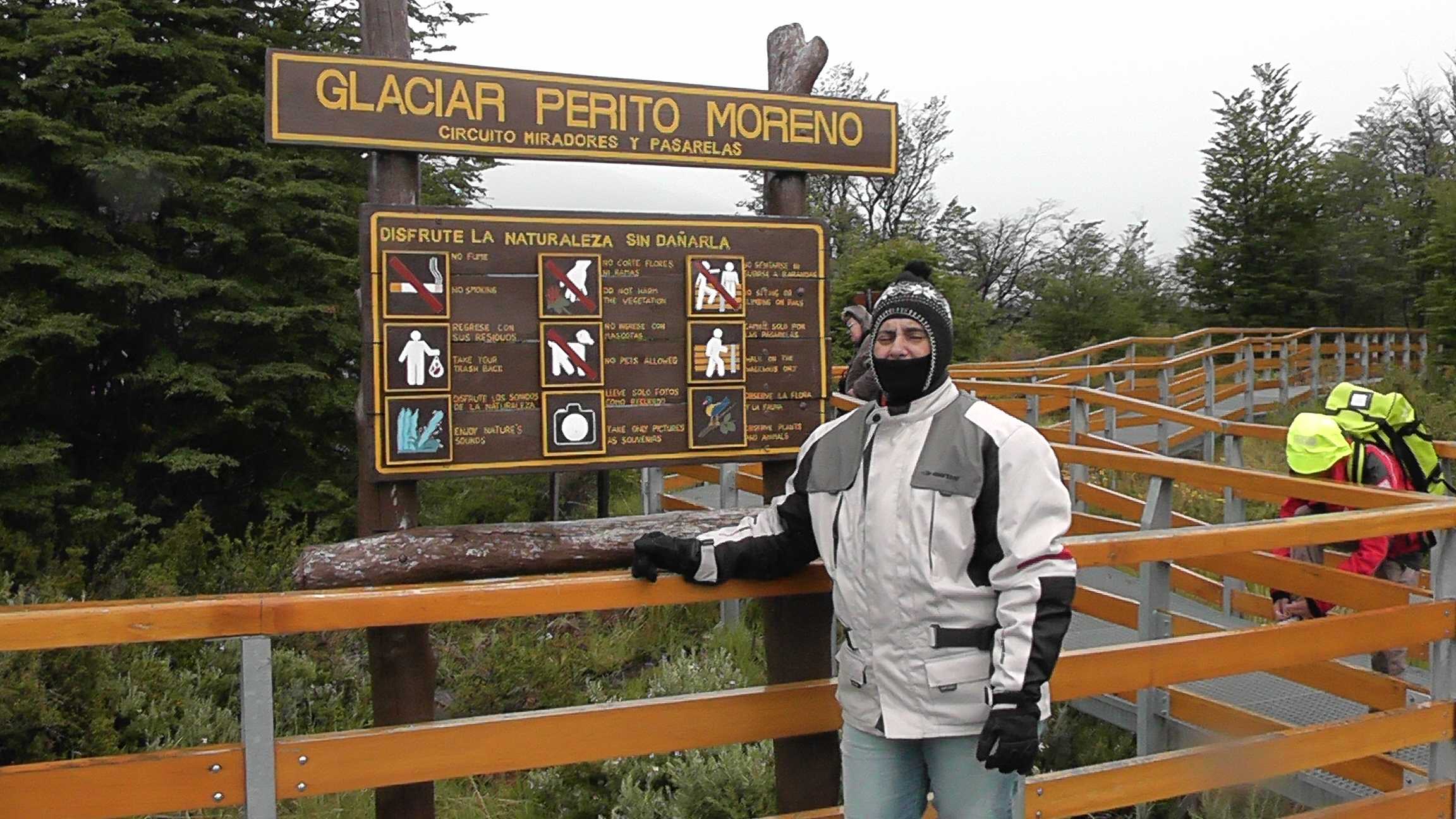 Dona SIlvana registrando a presença