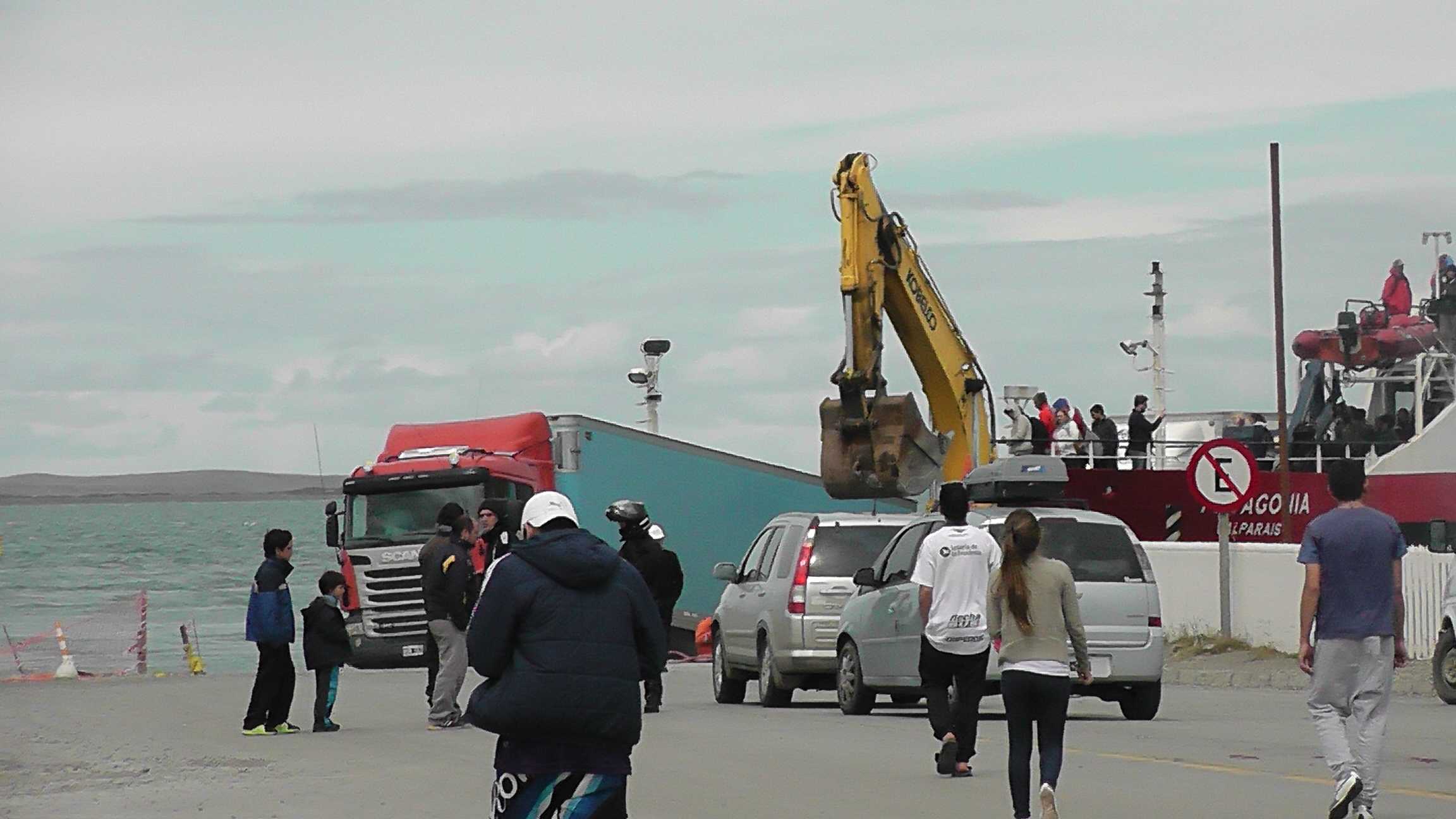 Saindo um caminhão grande...
