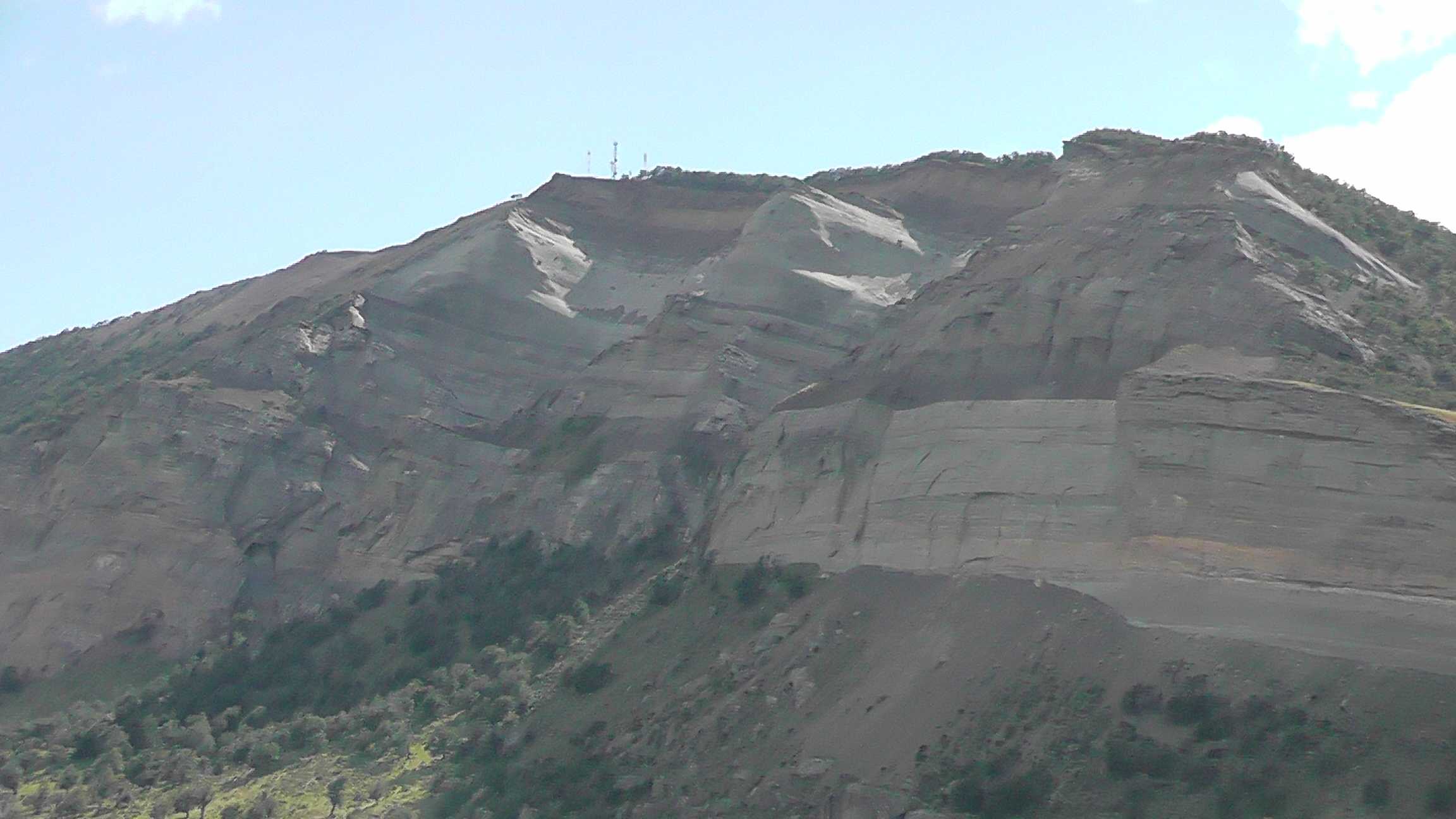 Morro trabalhado pela ação do vento - II