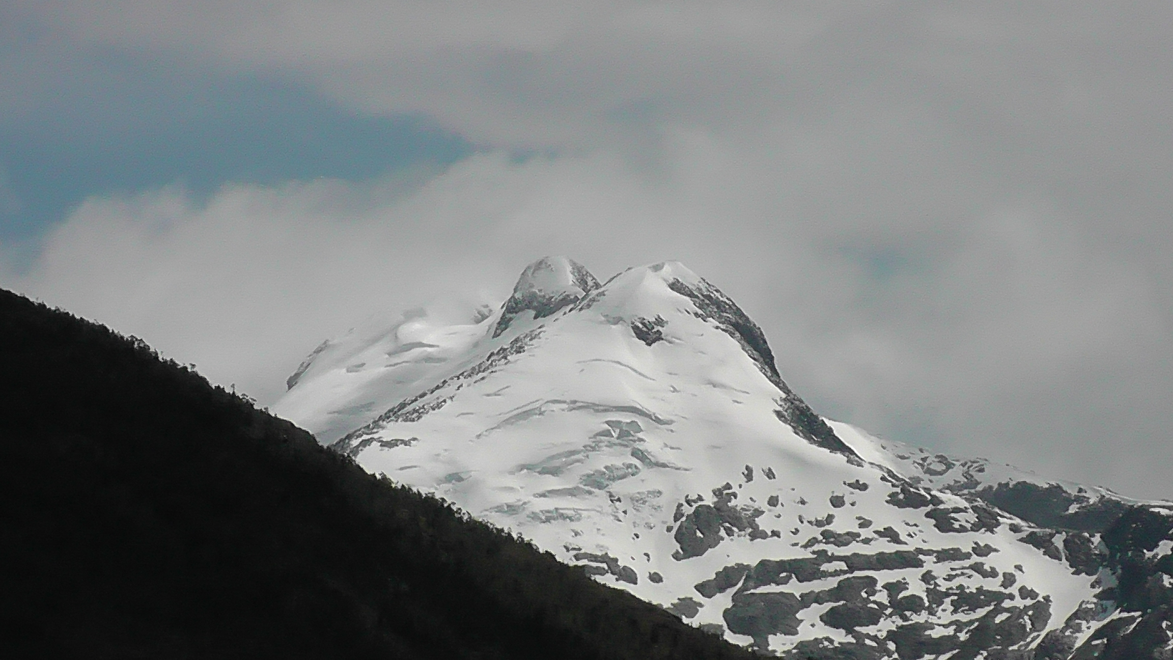 Pico gelado atras da base Naval