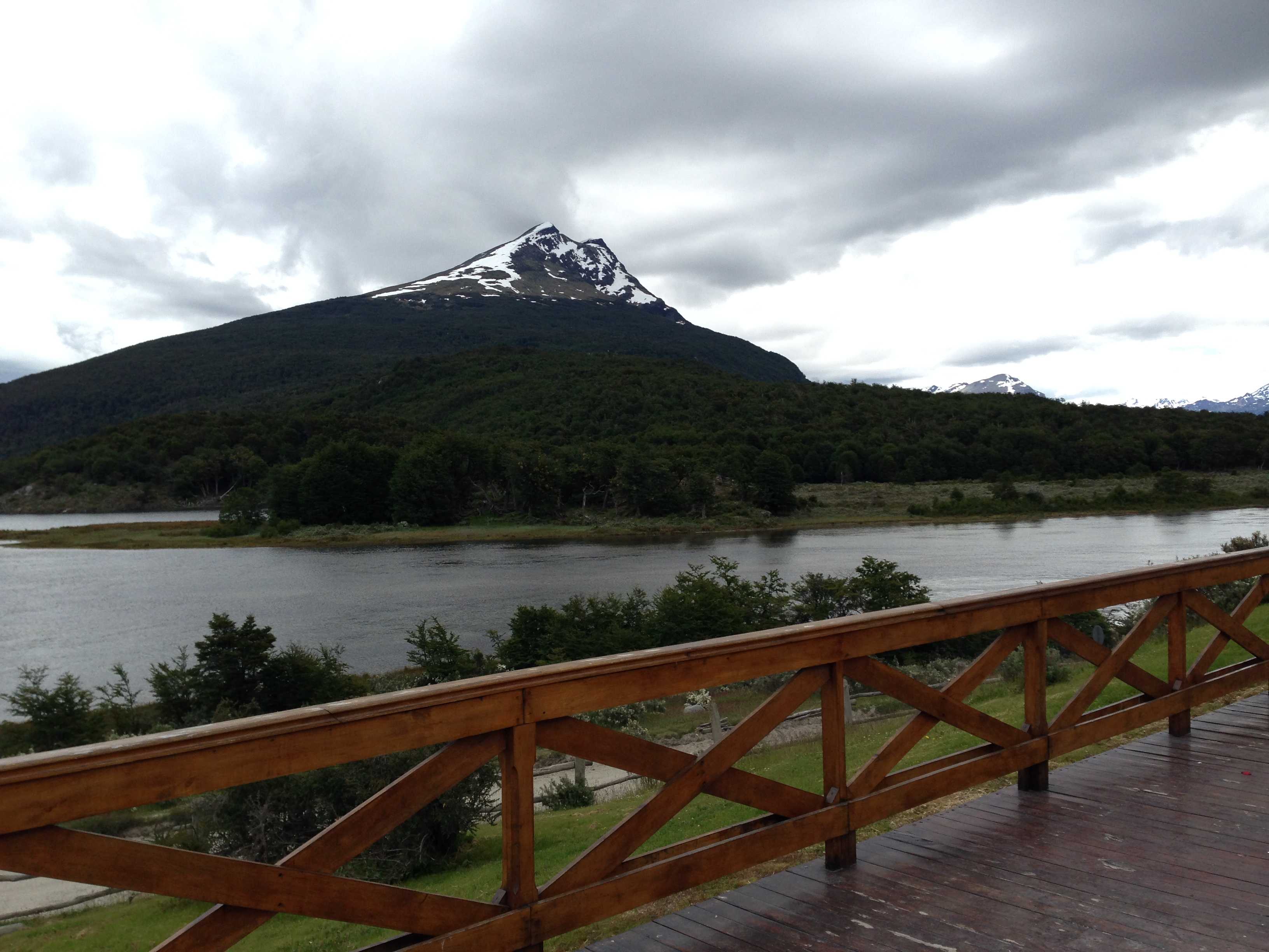 Centro de visitantes ALAKUSH - Junto ao lago ROCA