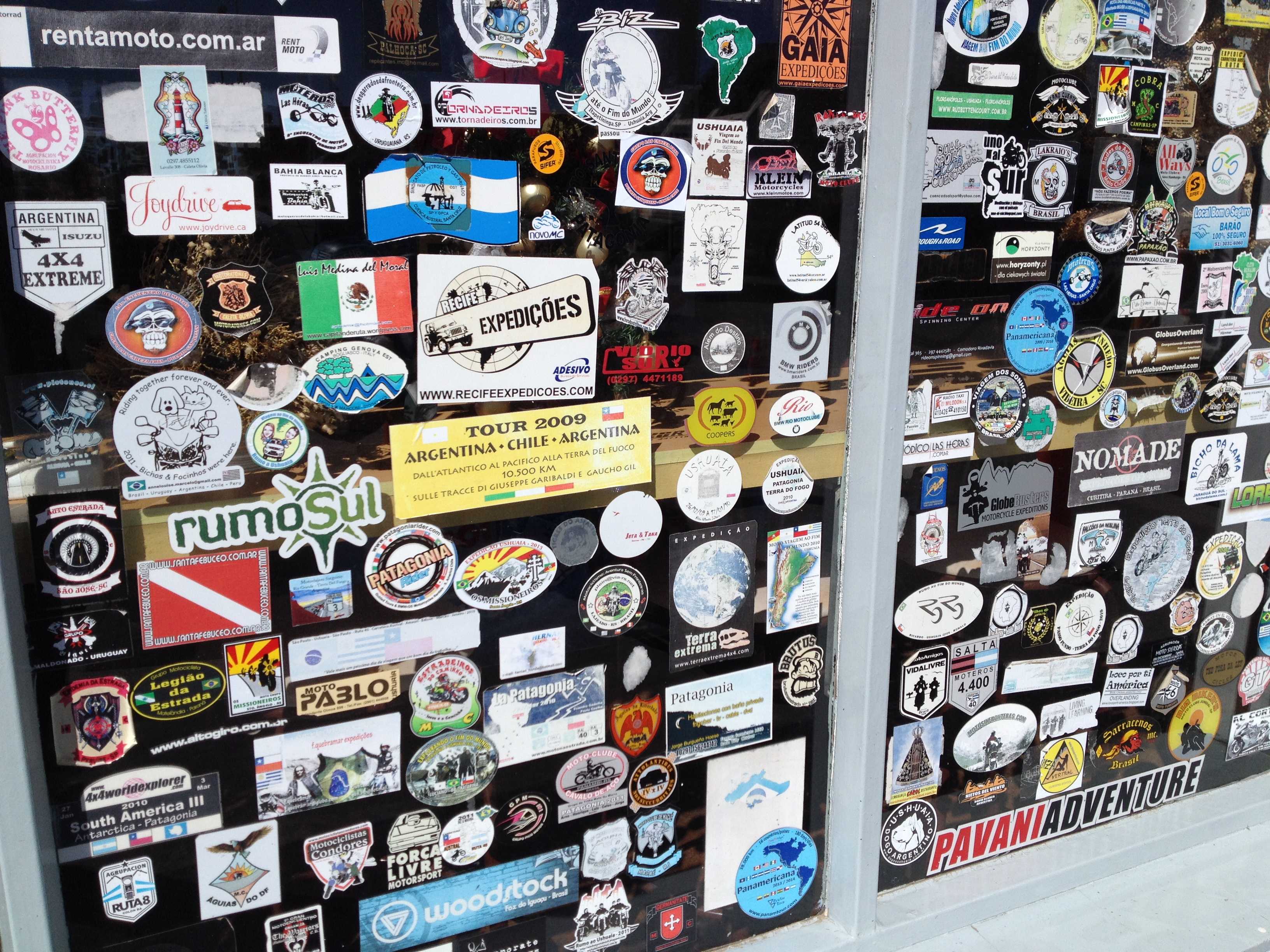 Procurando seu adesivo III