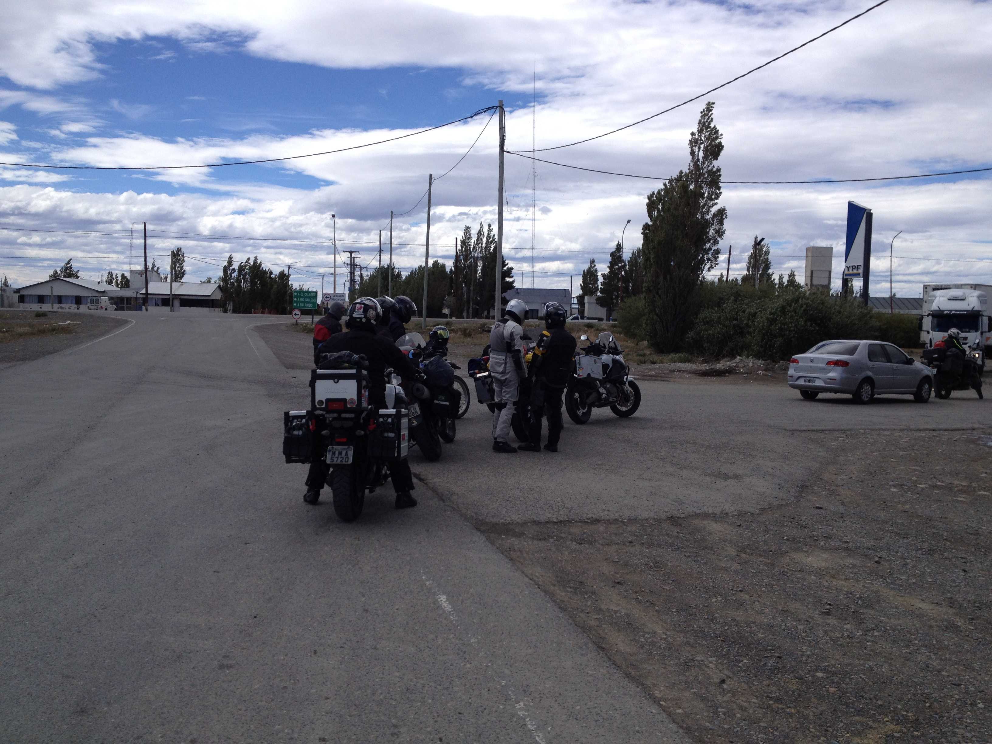 Fila no posto em Esperanza