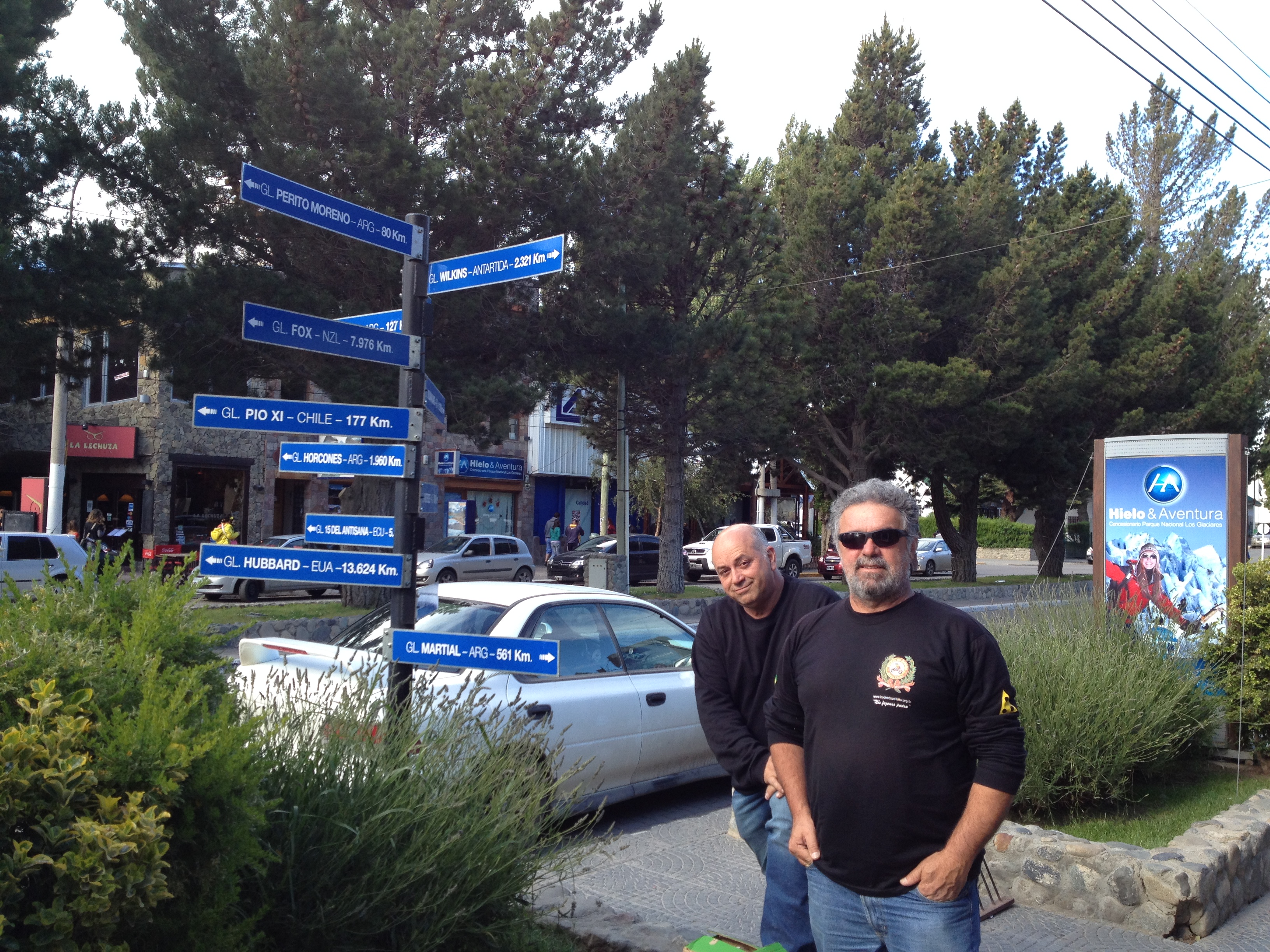 Placas com distancias desde El Calafate