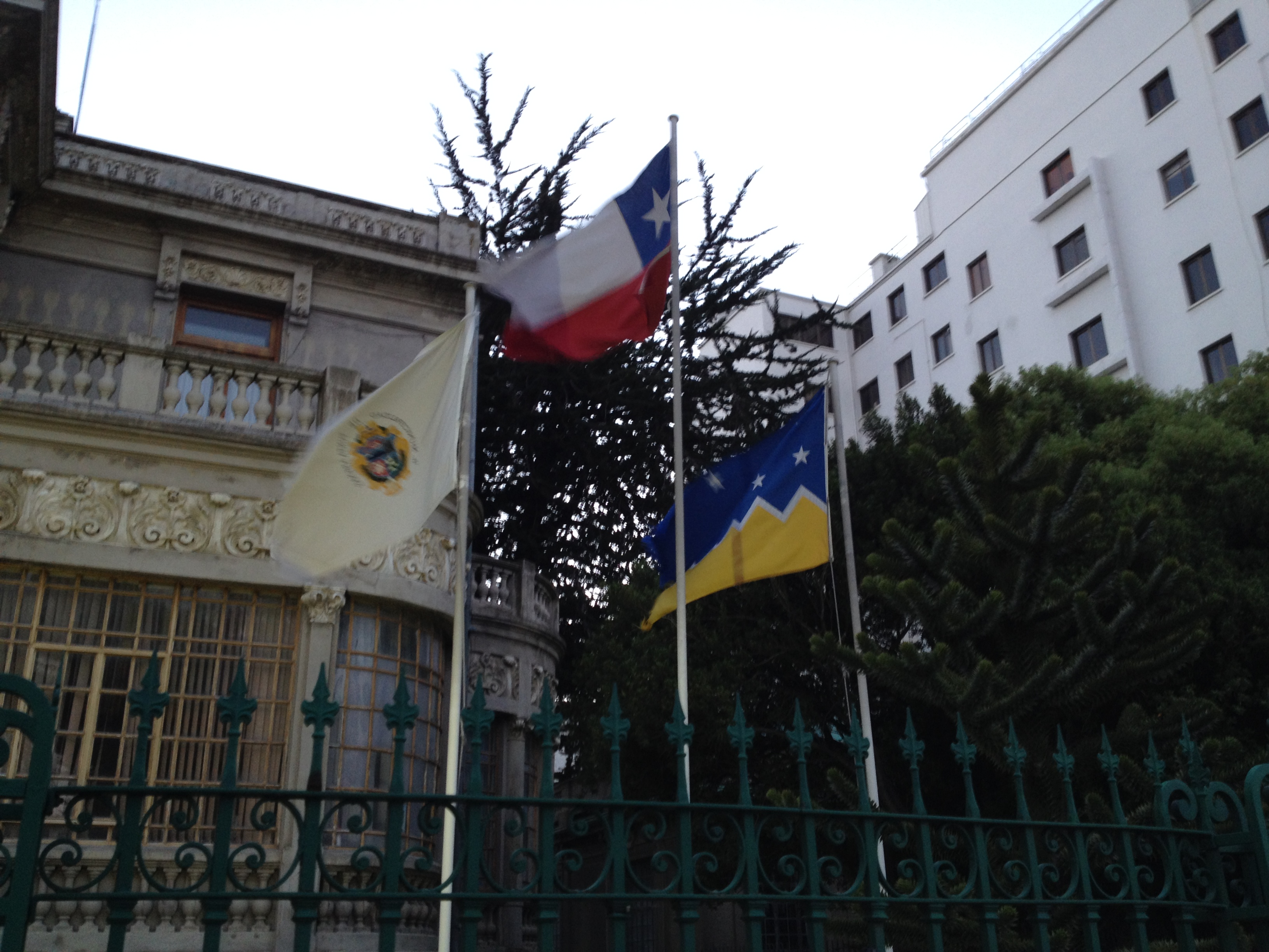 Prédio do governo - detalhe que a foto foi feita as 22 horas;