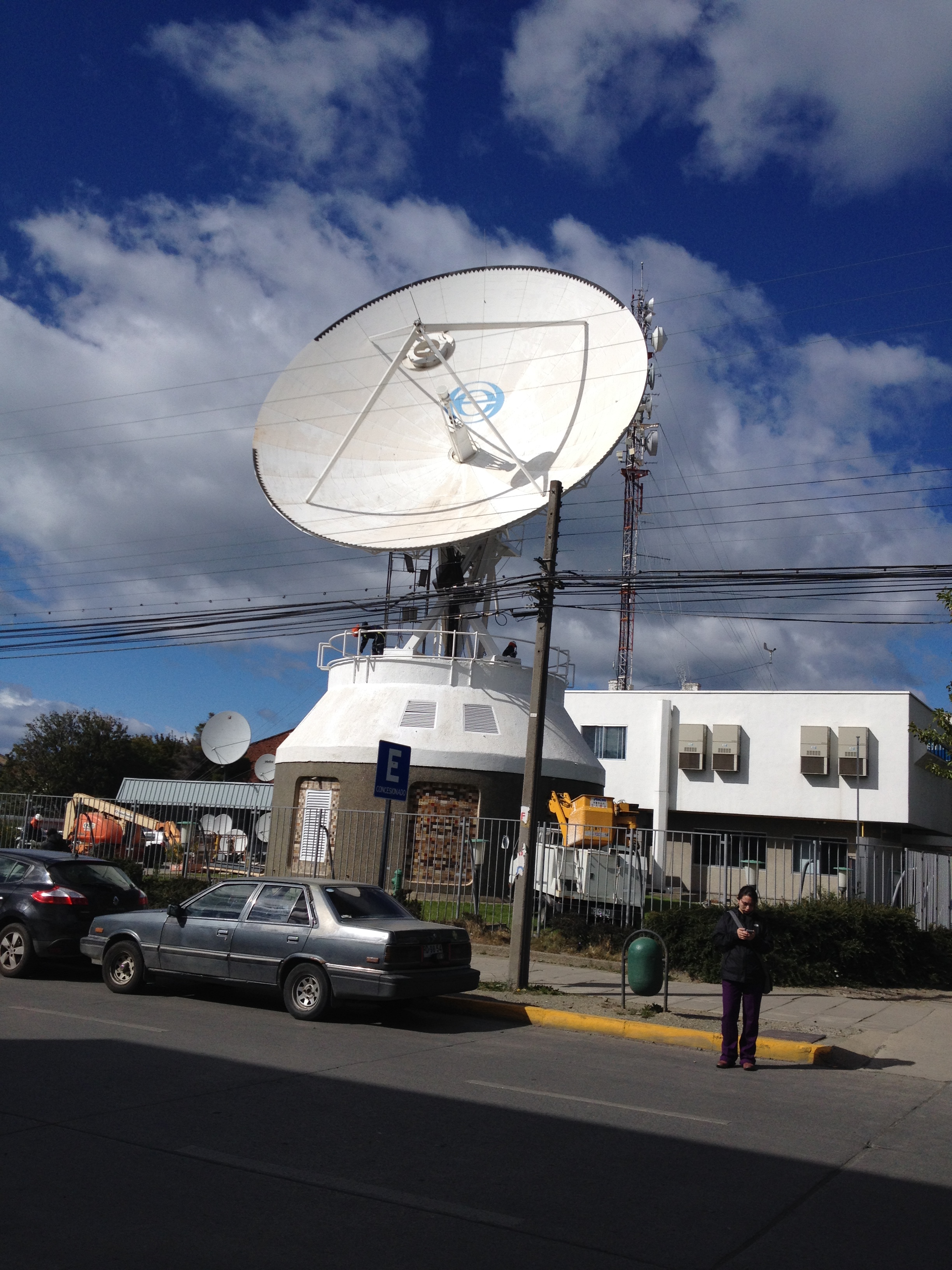 Muito longe do satélite!!! Parabólica enorme...