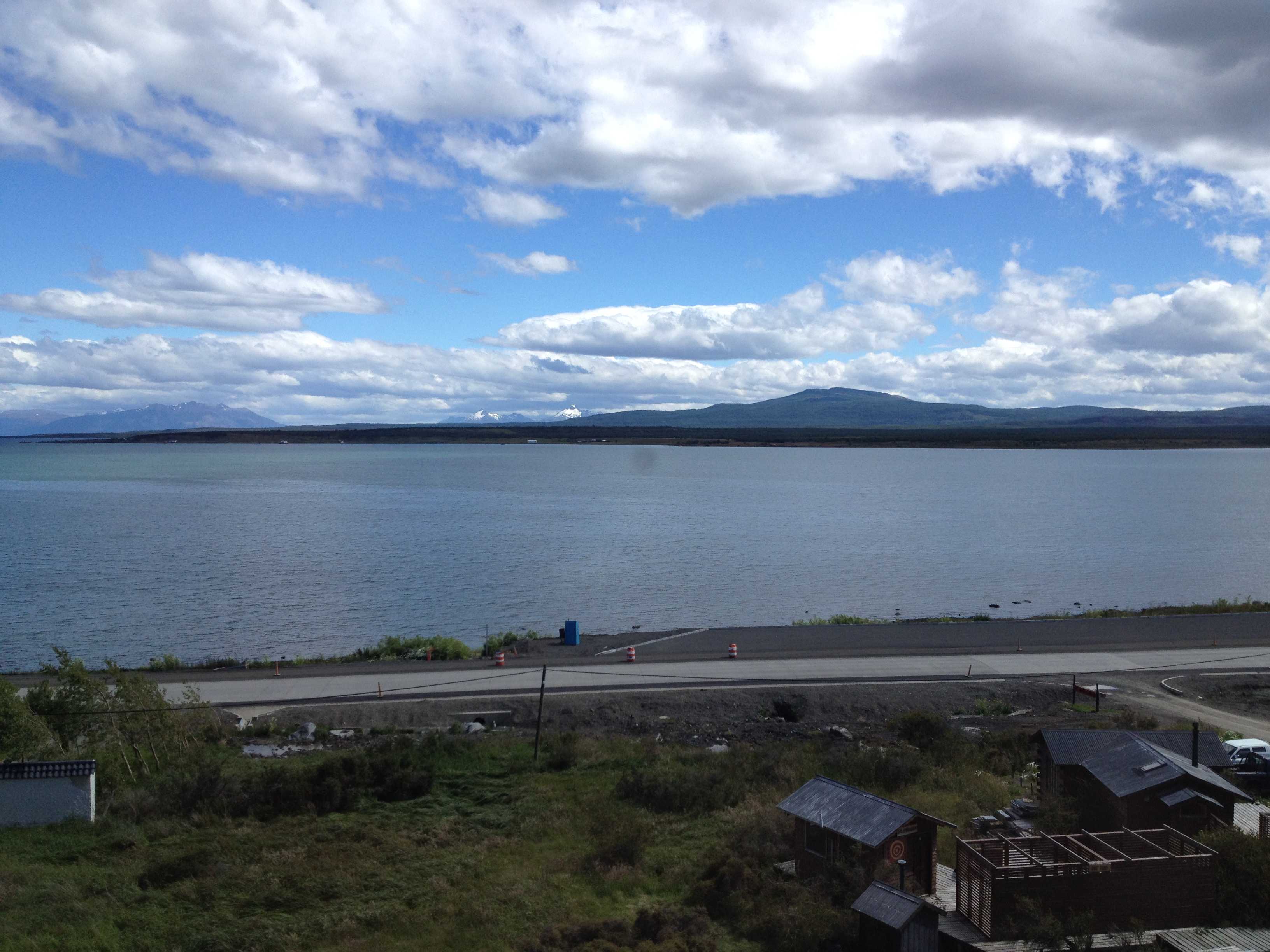 Vista do lago desde a janela do quarto no hotel II