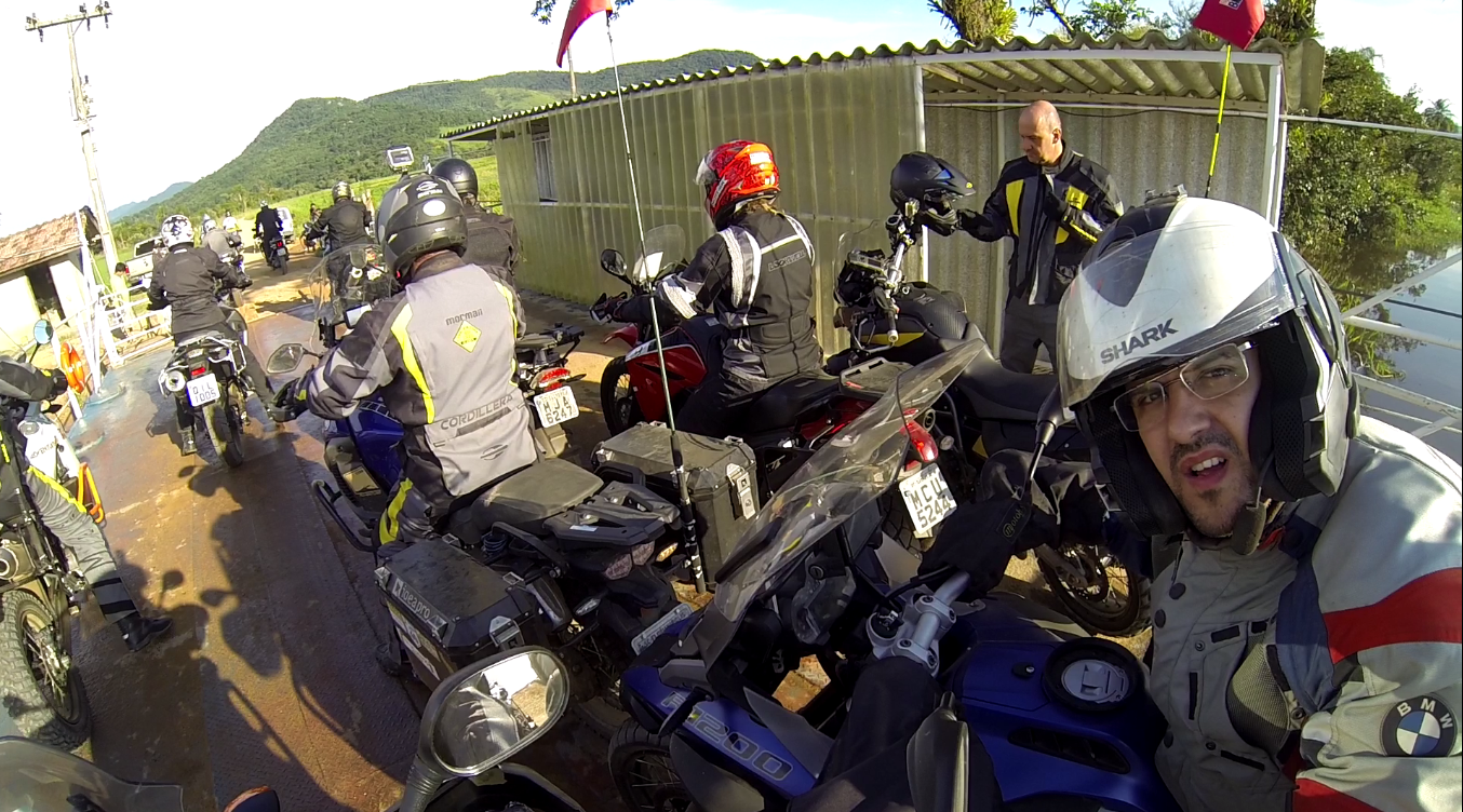 Este é o Henrique Fogaça nosso colega motociclista e médico