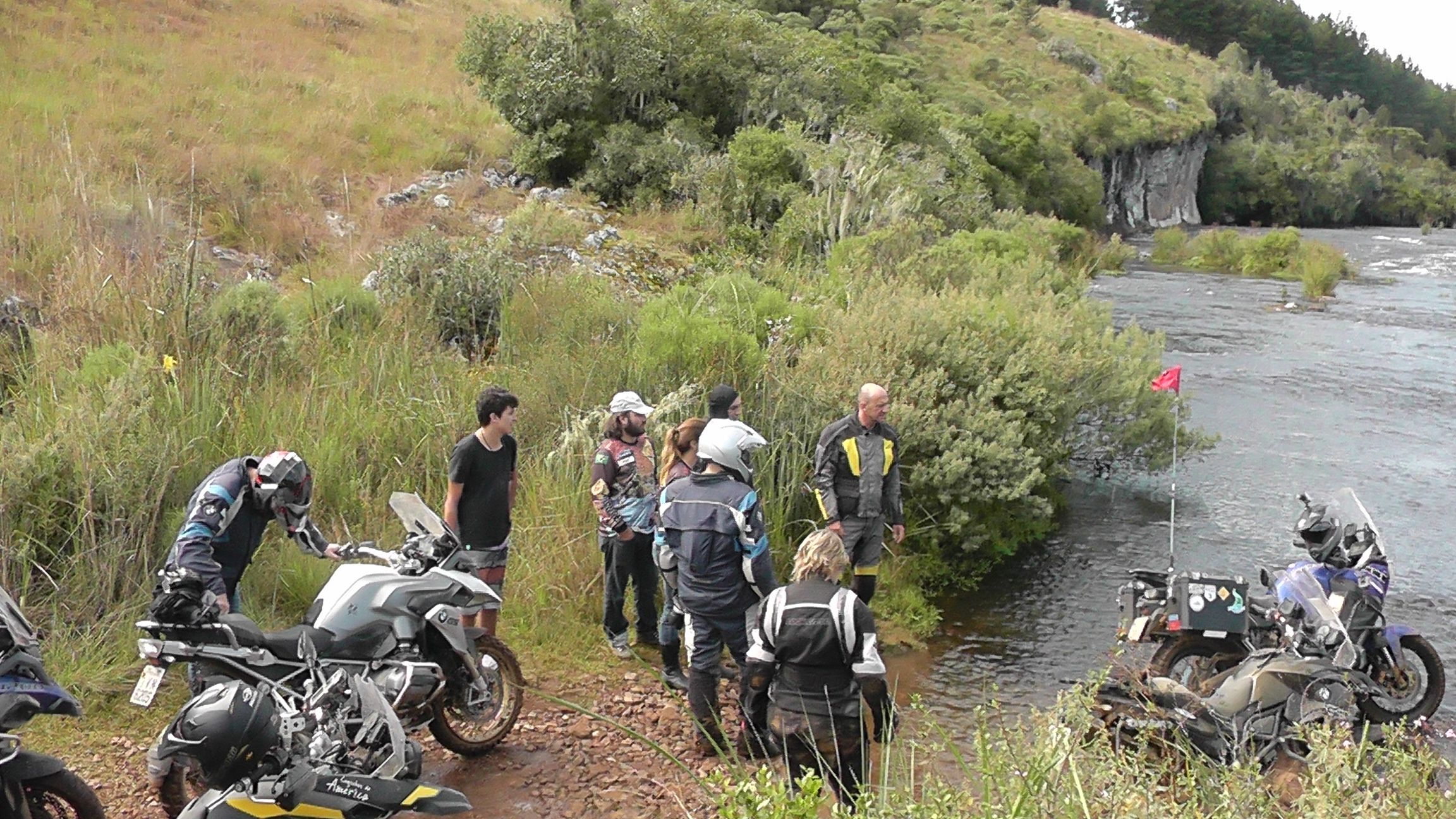 Discutindo se ia entrar água na bota...
