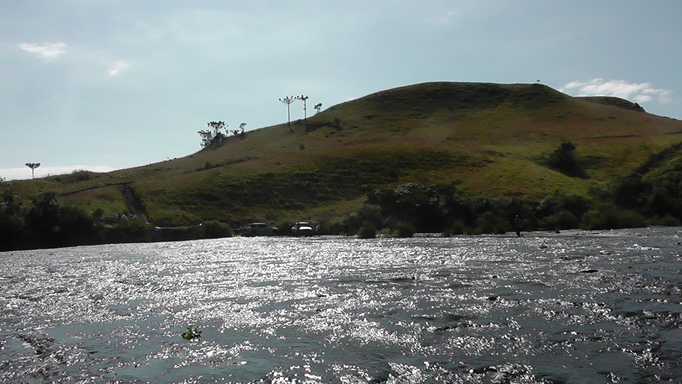 Chegamos no passo descendo a colina ao fundo