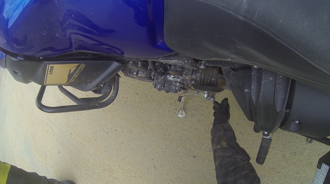 Como será viajar sem pedaleira? Segurando a perna? Diz ai Mesadri. 