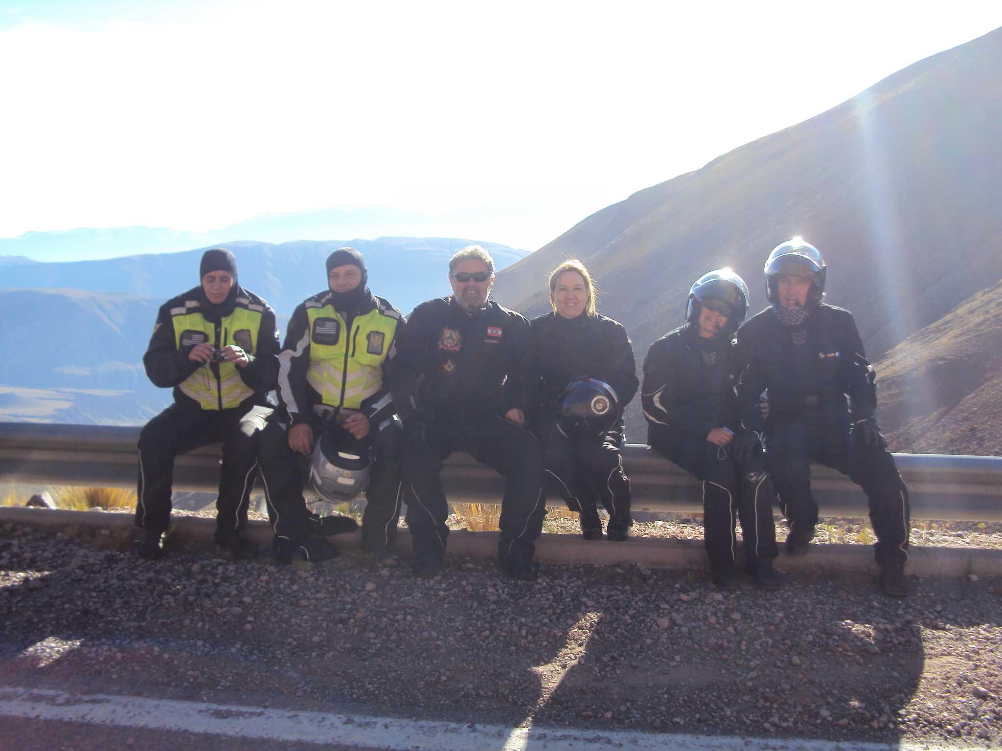 O Grupo sentado na Cordilheira...