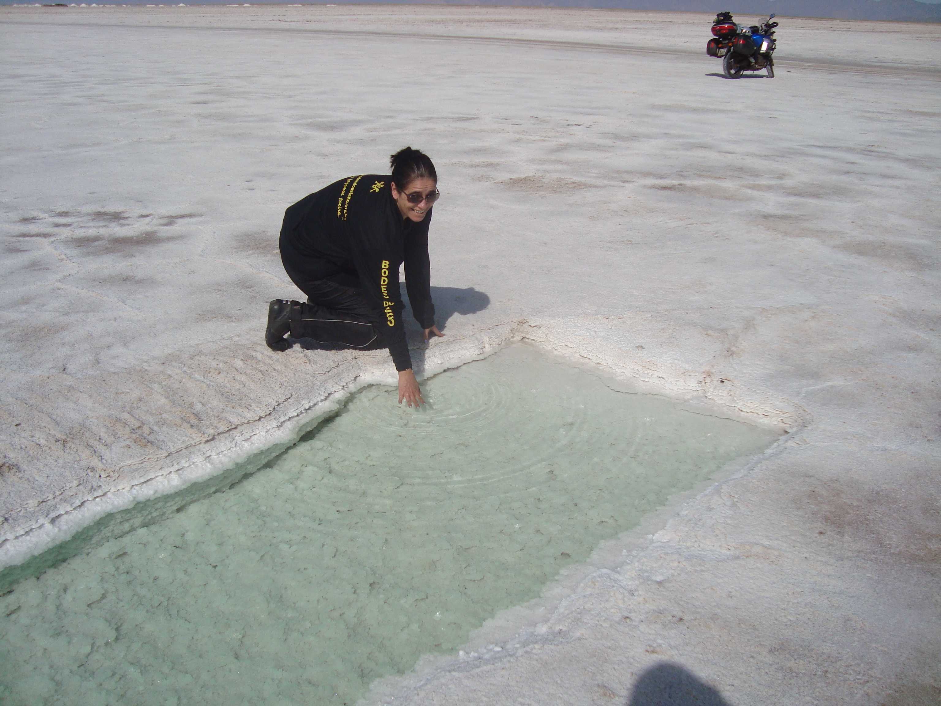 Silvana salgando a mão