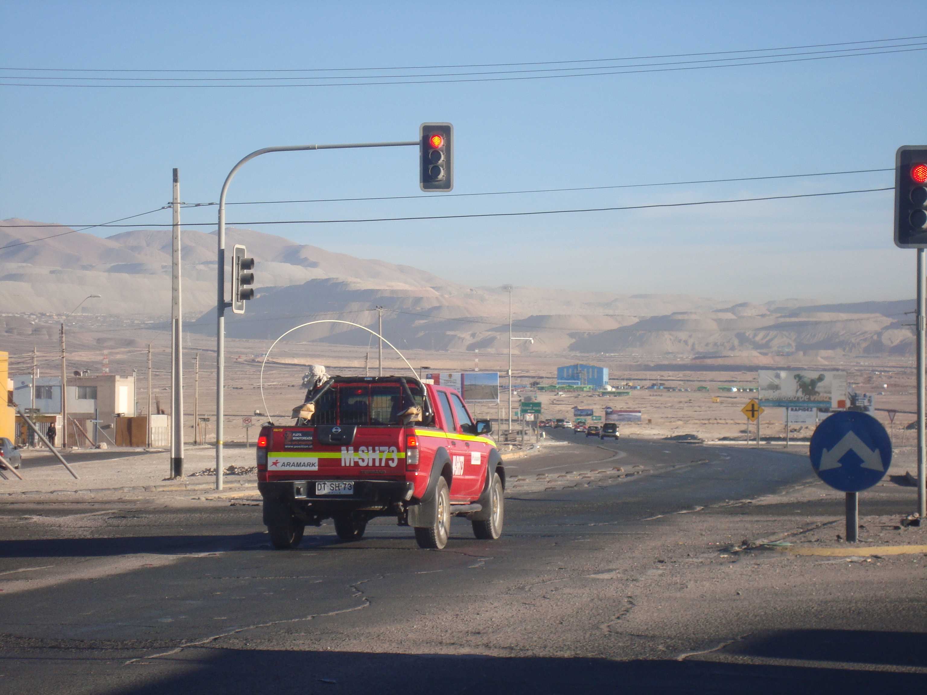 Uma camionete de mineradora. Padrão na região.